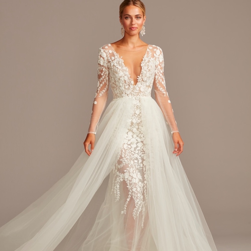 Brand new David bridal convertible wedding dress.